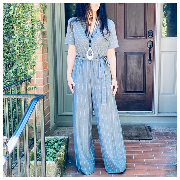 ✨LAST ONE✨Chic faux wrap wide leg belted jumpsuit - Picture 3 of 6